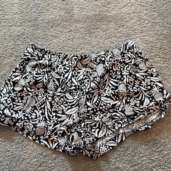 LOFT Pants - LOFT Pineapple Print Short